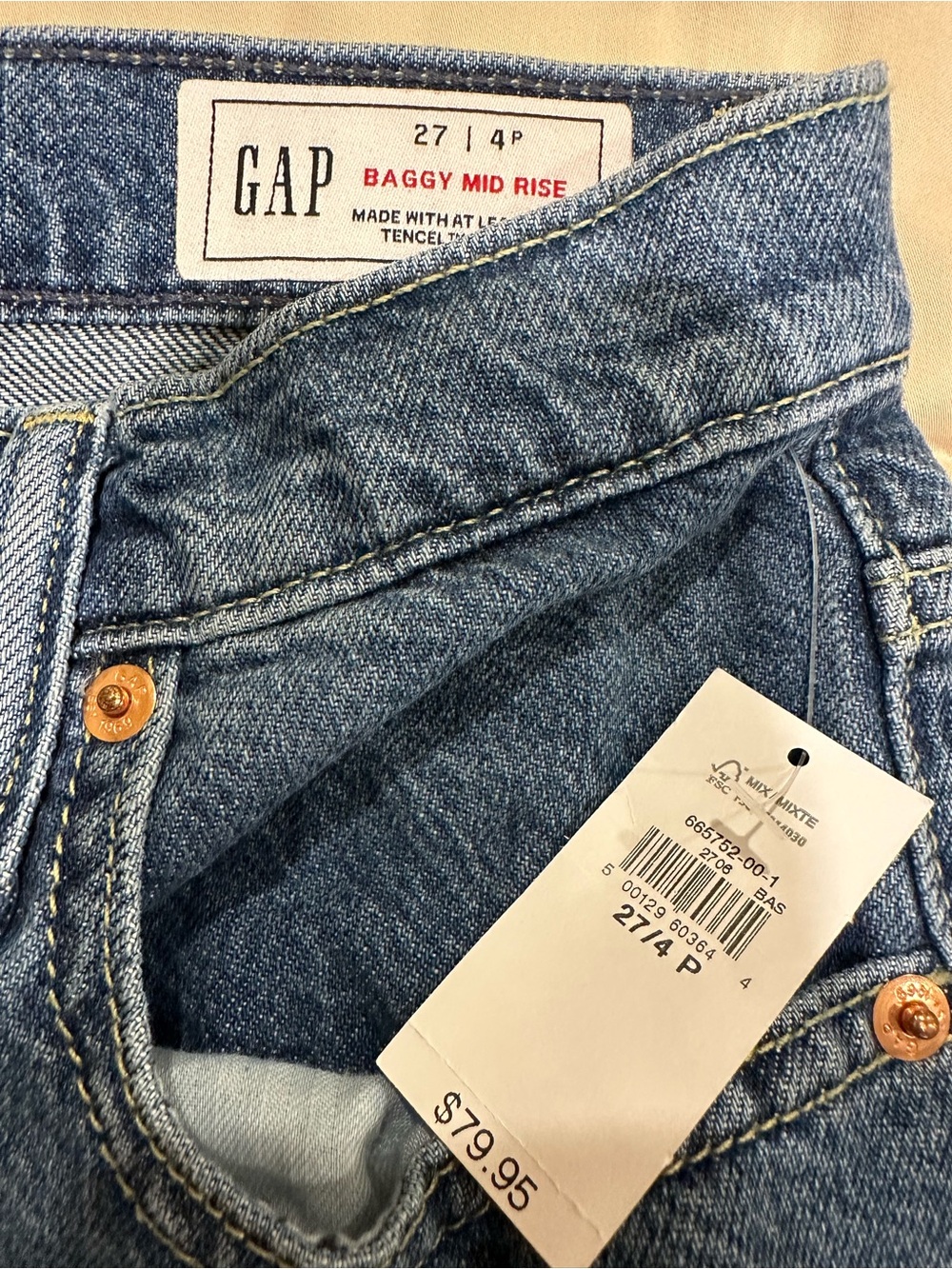 NWT GAP Baggy Mid Rise Women’s Jeans - Light Blue Size 27 / 4P